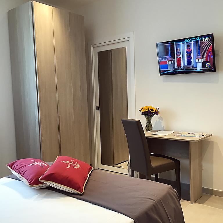 Quattro Stelle Al Porto Guest House Civitavecchia Ngoại thất bức ảnh