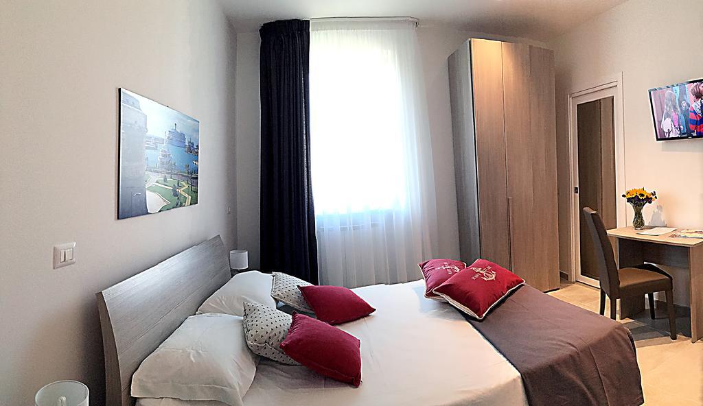 Quattro Stelle Al Porto Guest House Civitavecchia Ngoại thất bức ảnh