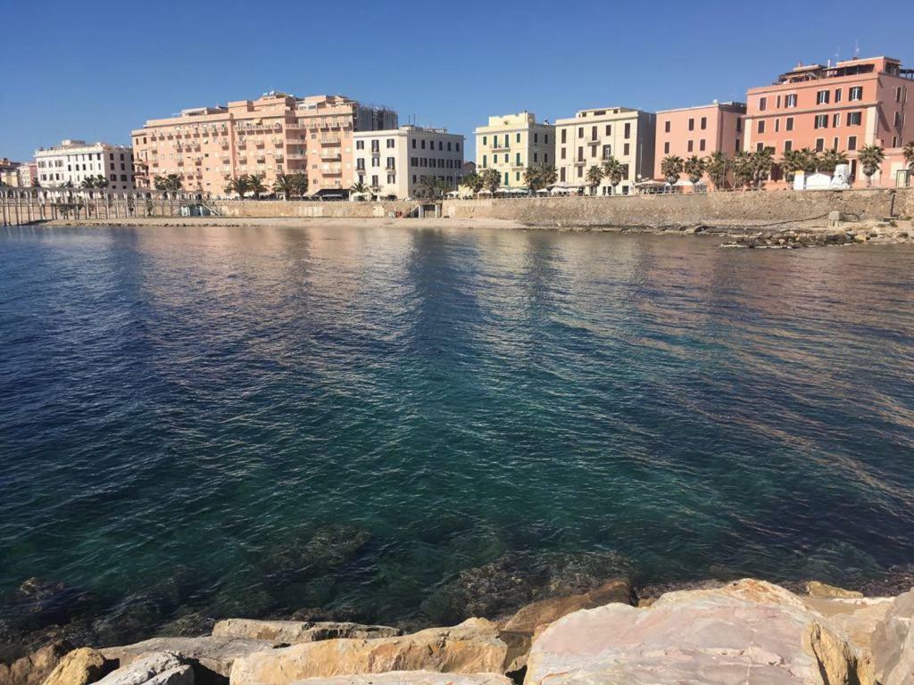 Quattro Stelle Al Porto Guest House Civitavecchia Ngoại thất bức ảnh